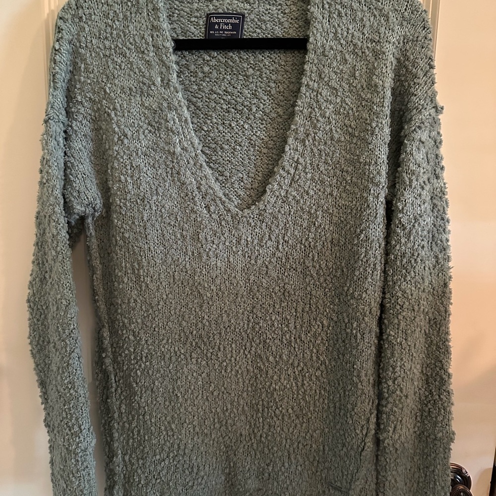 Abercrombie & Fitch Women's Textured V-Neck Sweater in Gray